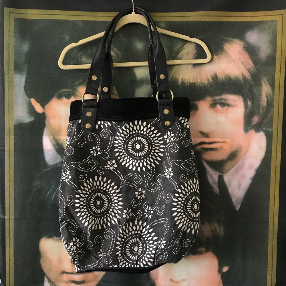 Lucky Brand large gray and white purse/bag👜